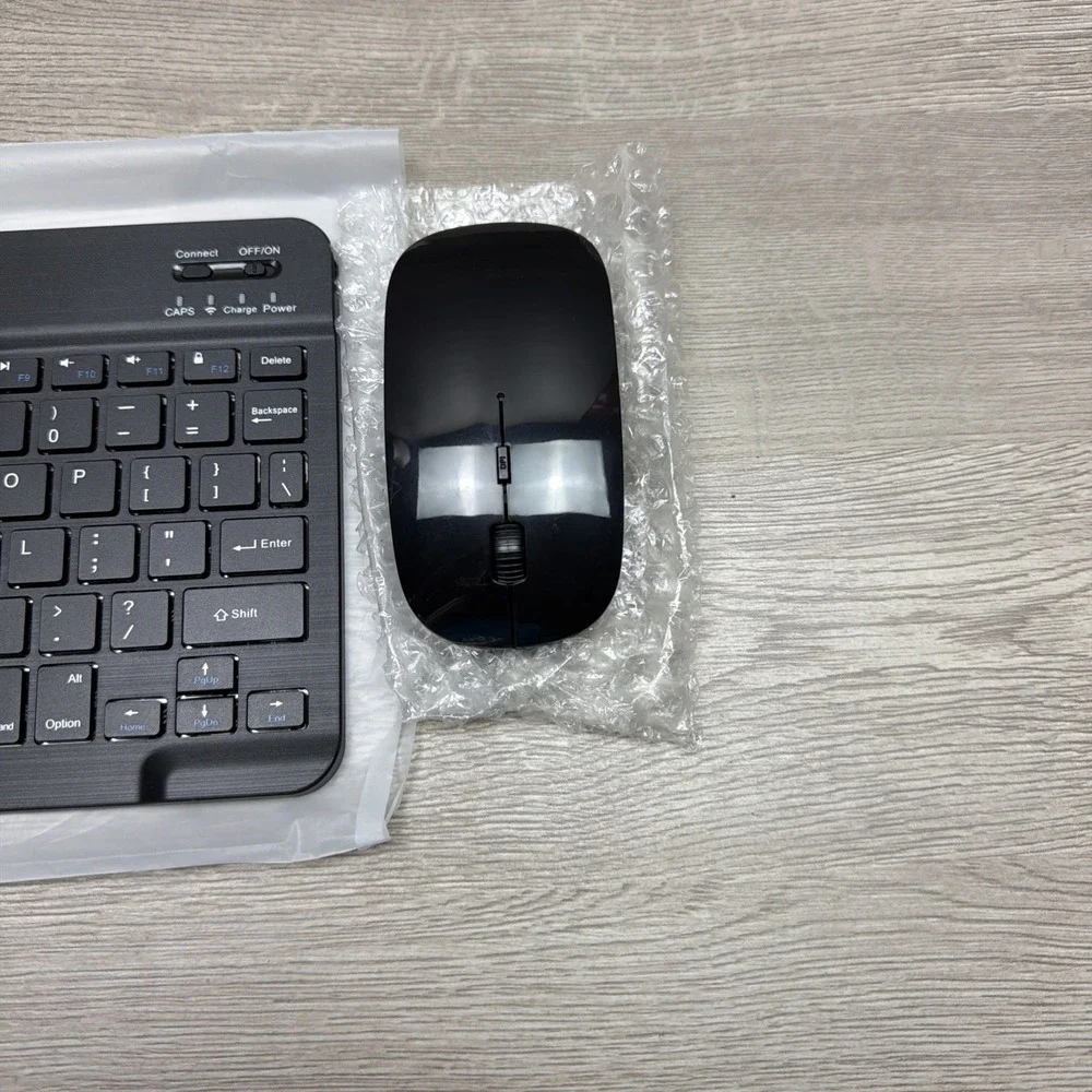 Ultrathin Wireless Bluetooth Keyboard for IOS, Android,‎ Windows W/ Mouse USB's